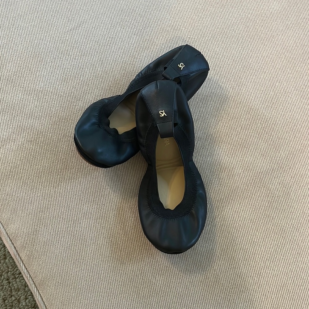 New black foldable flats